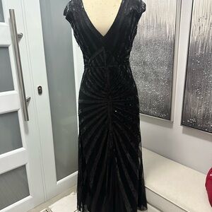 Elegant Black Sequin V-Neck Evening Dress